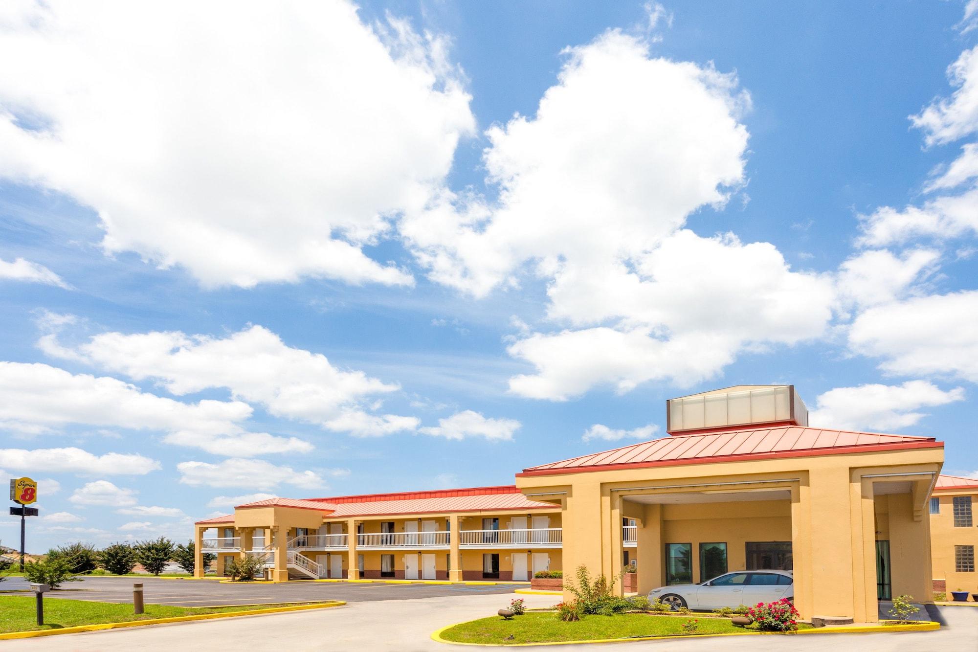 Super 8 By Wyndham Madison/Ridgeland Area Hotel Exterior photo