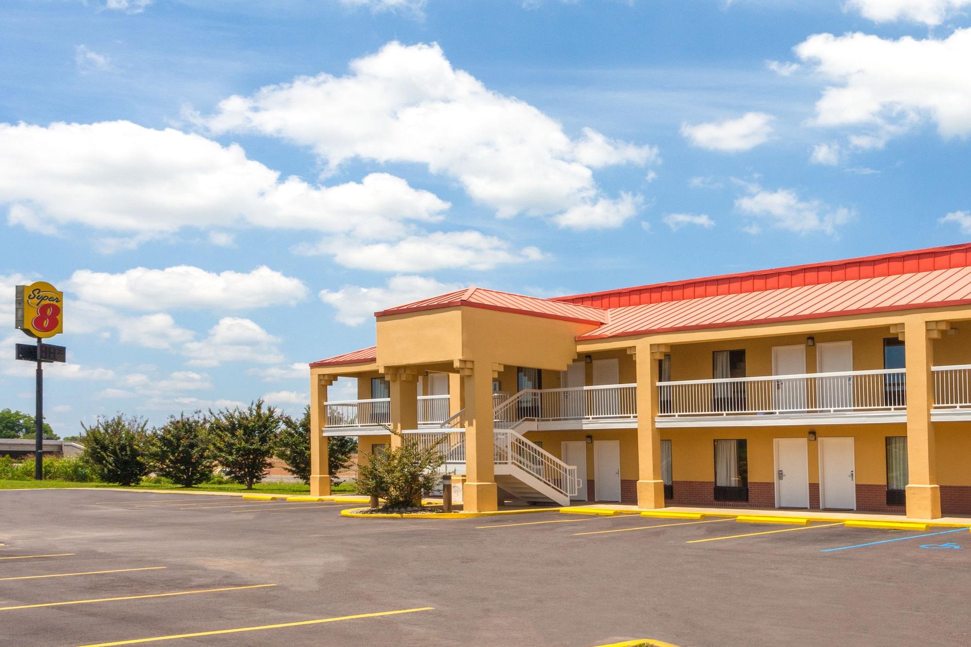 Super 8 By Wyndham Madison/Ridgeland Area Hotel Exterior photo