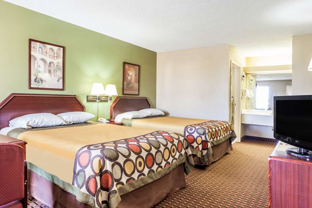 Super 8 By Wyndham Madison/Ridgeland Area Hotel Room photo