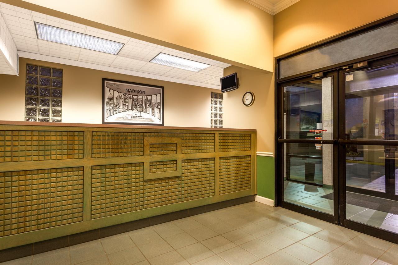 Super 8 By Wyndham Madison/Ridgeland Area Hotel Exterior photo